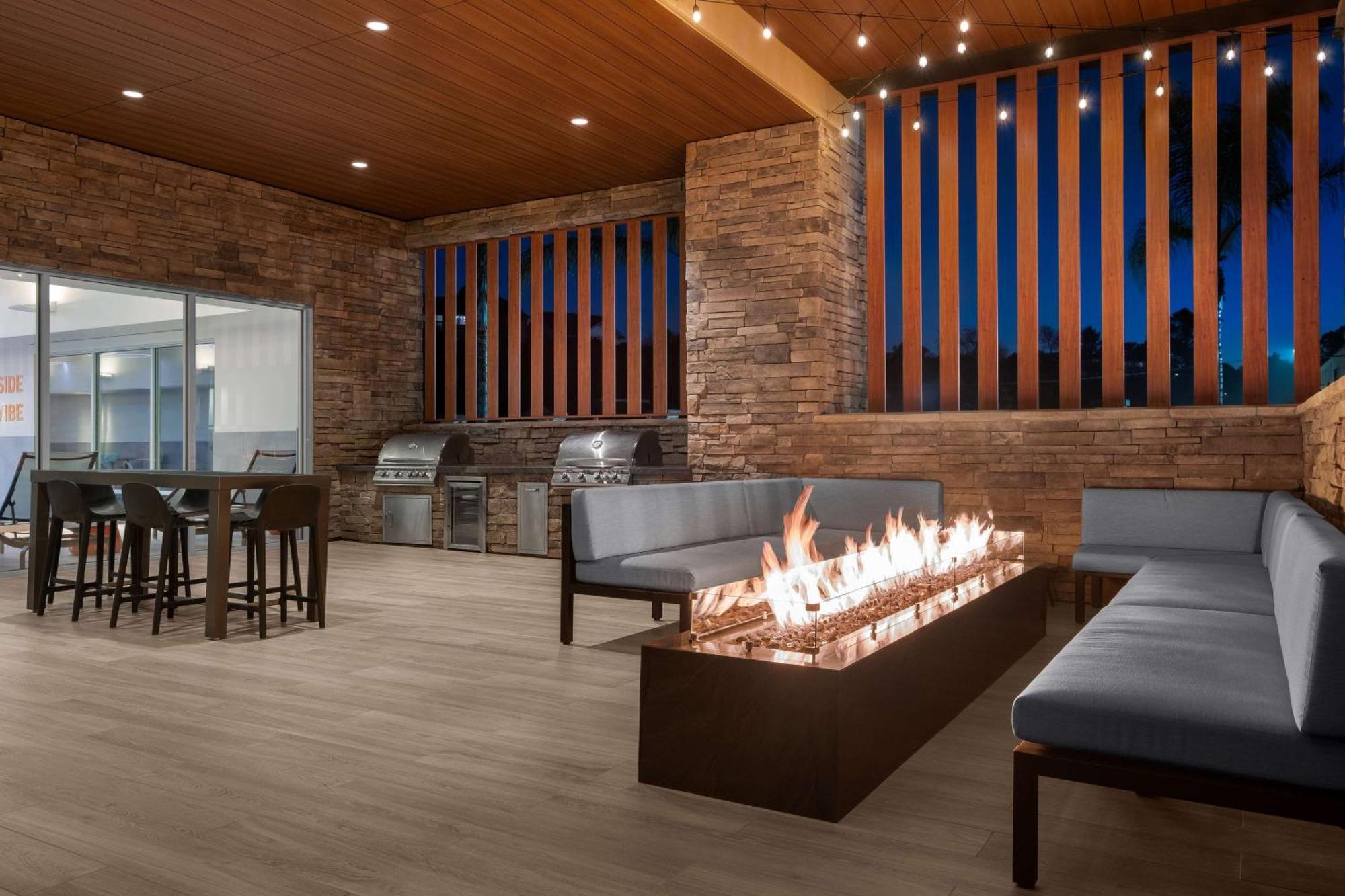 Home2 Suites By Hilton Eureka Exterior photo